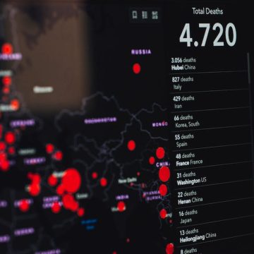 Jak rozpoznać fake newsy i zachować świadomość informacyjną?